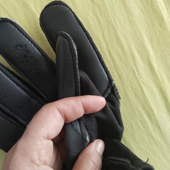 İlk Kullanımda Deforme Olan Kaleci Eldiveni İçin Çözüm Bekliyorum