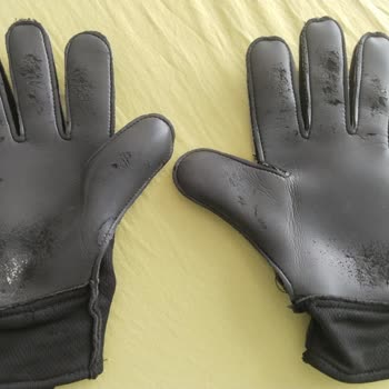 İlk Kullanımda Deforme Olan Kaleci Eldiveni İçin Çözüm Bekliyorum