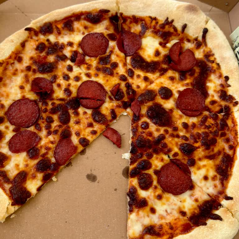 Yanmış Ve Kurumuş Kaşarlı Pizza Çocuğuma Uygun Değildi