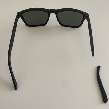 Az Kullanılan Gözlüğün Kırılan Parçası İçin Yüksek Ücret Talebi