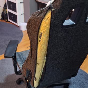 Kısa Sürede Yıpranan Koltuk Ve Garanti Belirsizliği