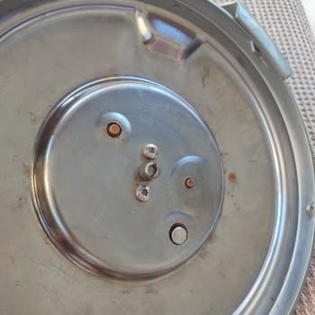 Tefal Düdüklü Tencerede Paslanma Ve Sağlık Endişesi