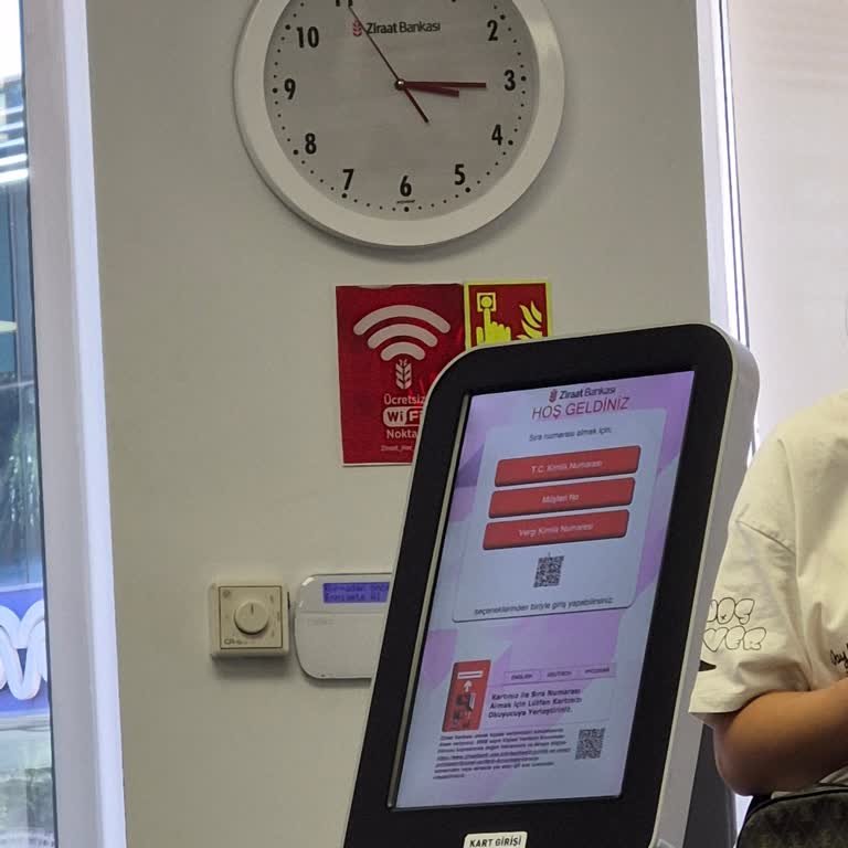 Ziraat Bankası Aliağa Şubesi’nde Uzun Bekleme Ve Yavaş İşlem Mağduriyeti
