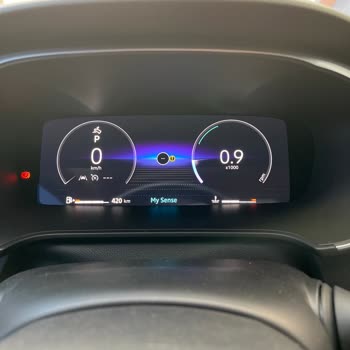 Renault Megane'da Tabela Okuma Sistemi Çalışmıyor, Sürüş Güvenliği Tehlikede