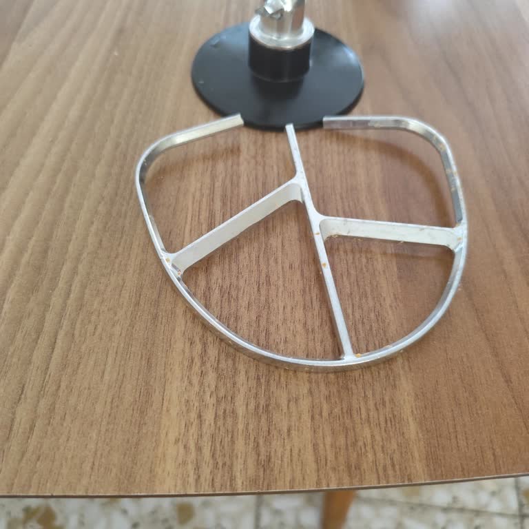 Sinbo Hamur Makinesi Yoğurma Aparatı Kırıldı, Yedek Parça Bulunamıyor Ve Müşteri Hizmetlerinden Dönüş Alınamıyor