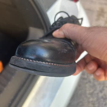 Kısa Sürede Tabanı Ayrılan Ayakkabılar Ve Yetersiz Mağaza Desteği