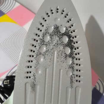 Ütü Max Ayarda Çalışıyor Kıyafetleri Yakıyor Ve Elektrik Arızasına Yol Açıyor