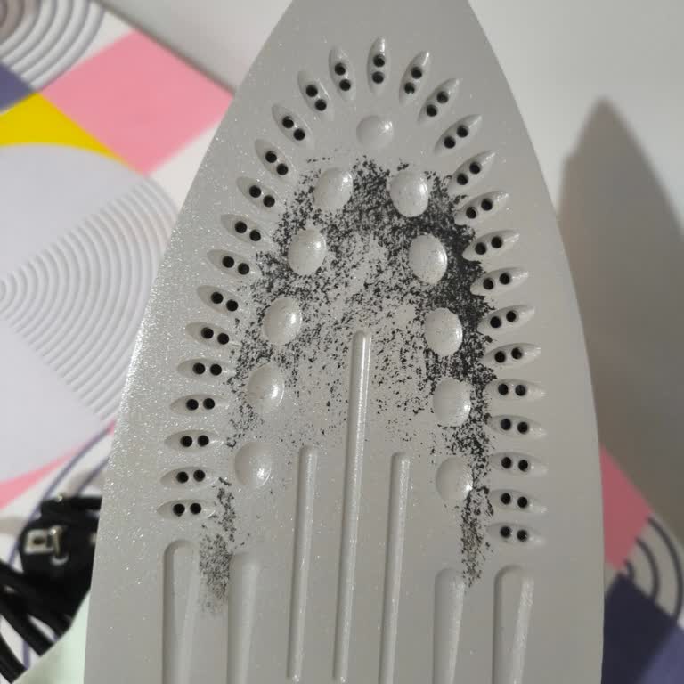 Ütü Max Ayarda Çalışıyor Kıyafetleri Yakıyor Ve Elektrik Arızasına Yol Açıyor