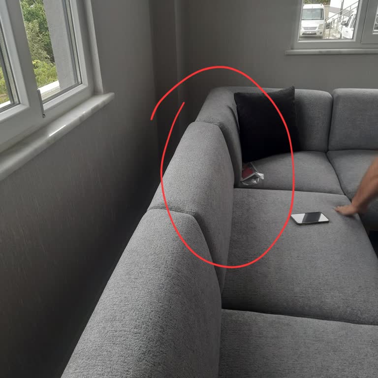 Köşe Takımı Montaj Hataları Ve Kumaş Yırtılması Sonrası Yetersiz Destek