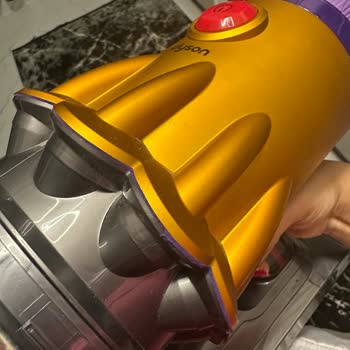Dyson Süpürgenin Mor Lastik Kısmında Garanti Süresinde Erime Sorunu Yaşadım