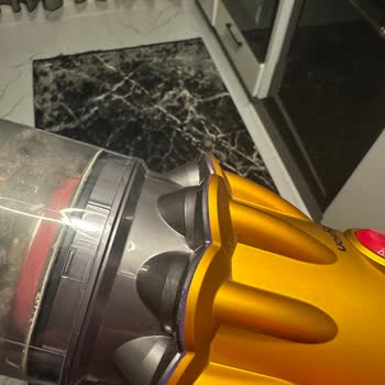 Dyson Süpürgenin Mor Lastik Kısmında Garanti Süresinde Erime Sorunu Yaşadım