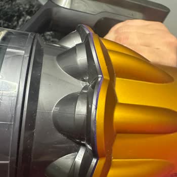 Dyson Süpürgenin Mor Lastik Kısmında Garanti Süresinde Erime Sorunu Yaşadım