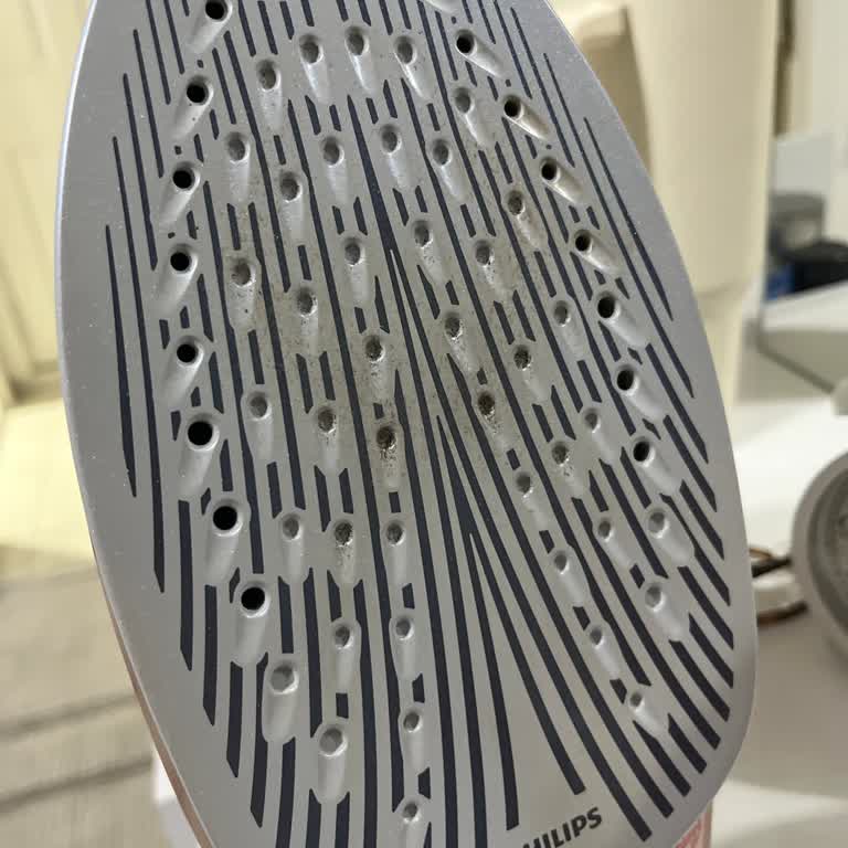 Philips Azur 7500 Ütü Kıyafetleri Yakıyor, Servis Sorunu Çözmüyor