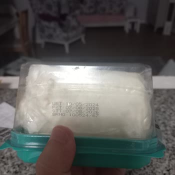 Taze Olması Gereken Peynir Ağır Kokulu Ve Bozuk Çıktı