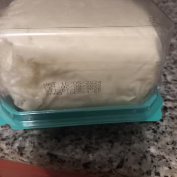 Taze Olması Gereken Peynir Ağır Kokulu Ve Bozuk Çıktı