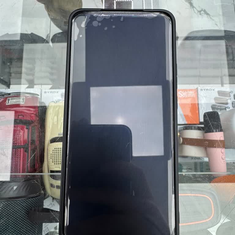 Mobiltek GSM (Isparta) Kenarları Atan Ekran Koruyucuyu Kabul Etmedi