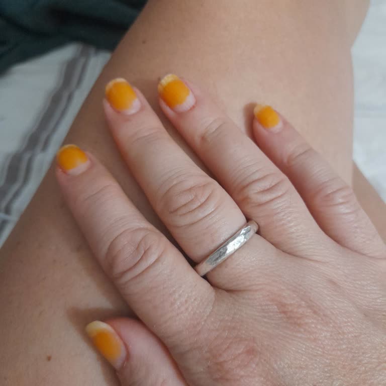 Flormar Oje Tırnaklarımı Turuncuya Döndürdü, Sağlığım Tehlikede!