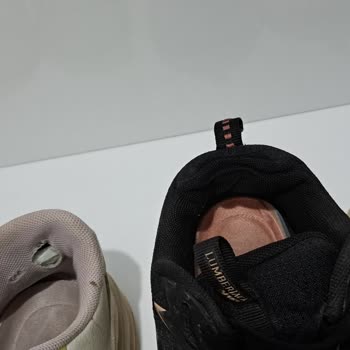 Kısa Sürede Hasar Gören Ayakkabılar Nedeniyle Mağduriyet Yaşadık