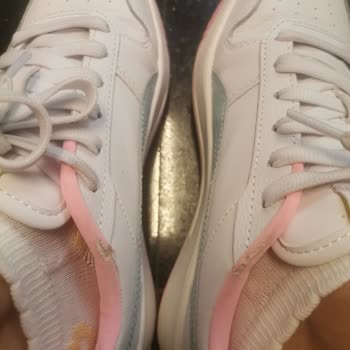 Az Kullanılan Ayakkabıda Kısa Sürede Yırtık Oluşması Ve Değişim Talebi