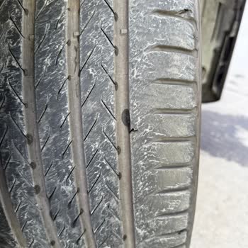 Mercedes E180 Aracımda Continental Lastiklerde Sürekli Parça Kopması Ve Güvenlik Riski