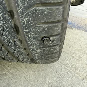 Mercedes E180 Aracımda Continental Lastiklerde Sürekli Parça Kopması Ve Güvenlik Riski