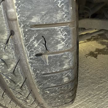 Mercedes E180 Aracımda Continental Lastiklerde Sürekli Parça Kopması Ve Güvenlik Riski