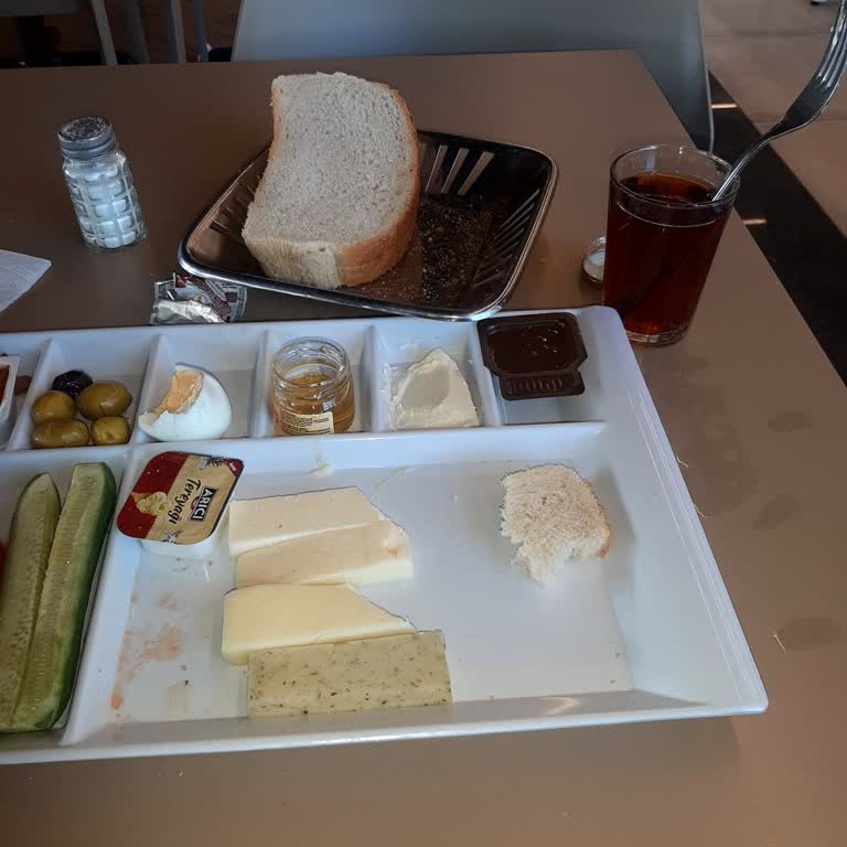 Kahvaltıda Eksik Ürünler Ve Yavaş Servis Deneyimi Moral Bozdu