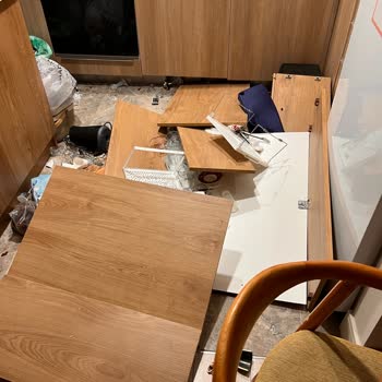 Çöken Mutfak Dolabı Sonrası İlgisizlik Ve Güvenlik Endişesi