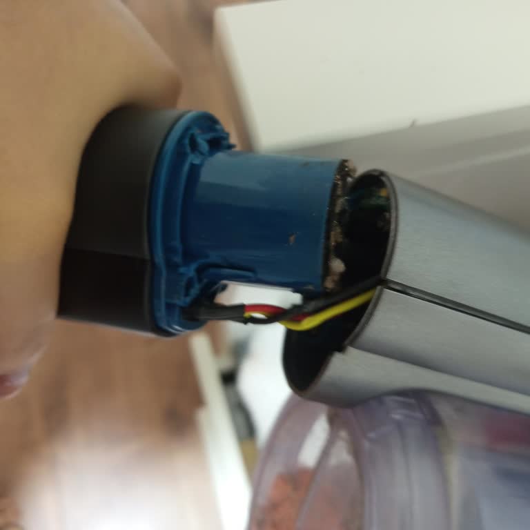 Philips Süpürgenin Boru Bağlantısı Kırıldı, Kullanım Zorluğu Yaşıyorum