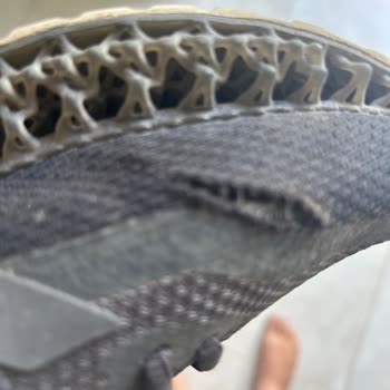 Adidas Koşu Ayakkabısında Üretim Hatası Ve Yetersiz Müşteri Hizmeti
