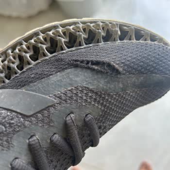 Adidas Koşu Ayakkabısında Üretim Hatası Ve Yetersiz Müşteri Hizmeti