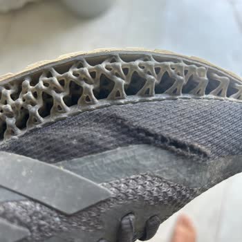 Adidas Koşu Ayakkabısında Üretim Hatası Ve Yetersiz Müşteri Hizmeti