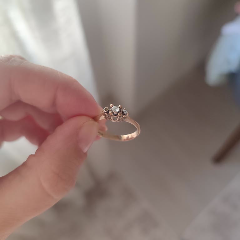 Altınbaş Yüzüğümde Sürekli Taş Düşüyor, Mağazalar Çözüm Sunmuyor