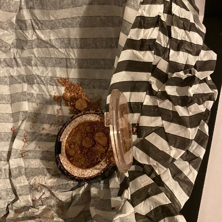 Sephora Complaint About Broken Eyeshadow Delivery and Poor Packaging