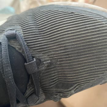 Aldığım Ayakkabıda Kısa Sürede Açılma Ve Yırtık Oluştu, FLO Çözüm Sunmuyor