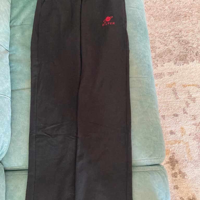 Çizgi Okul Kıyafetleri Eşofman Tüm Vücudu Boyadı