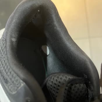 Kısa Sürede Yırtılan Ayakkabı, Çözüm Bekleyen Mağduriyet