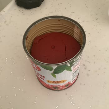 Salça Kutusu Eksik Ve Tarihsiz Çıktı!