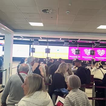 Sunexpress Online Check-in Yapılamıyor Kontuar Önünde Uzun Kuyruk Oluştu