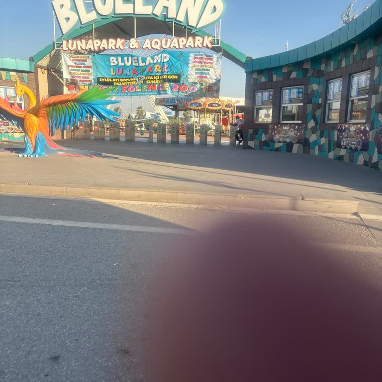 Blueland Lunaparkta Yaşlı Ve Refakatçilere Haksız Giriş Ücreti Uygulaması