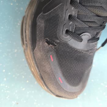 Kısa Sürede Deforme Olan Lescon Erkek Spor Ayakkabı İçin Değişim Talebi