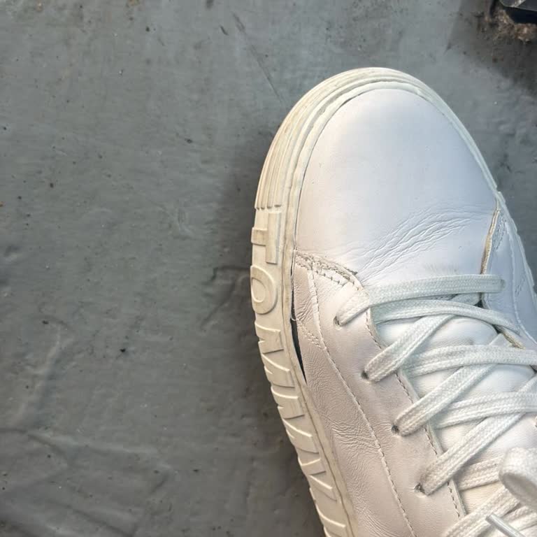 Ünlü Markanın Ayakkabısı 2 Ayda Yırtıldı, İade Veya Değişim Talebim Karşılanmıyor