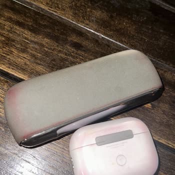 Çantadan Sızan Boya Nedeniyle Kişisel Eşyalarım Zarar Gördü, Yetersiz Çözüm Sunuldu