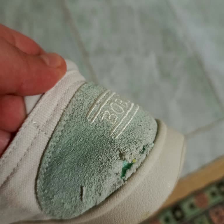 Skechers Kısa Sürede Yırtılan Ayakkabı İçin Garanti Reddi Hayal Kırıklığı Yarattı