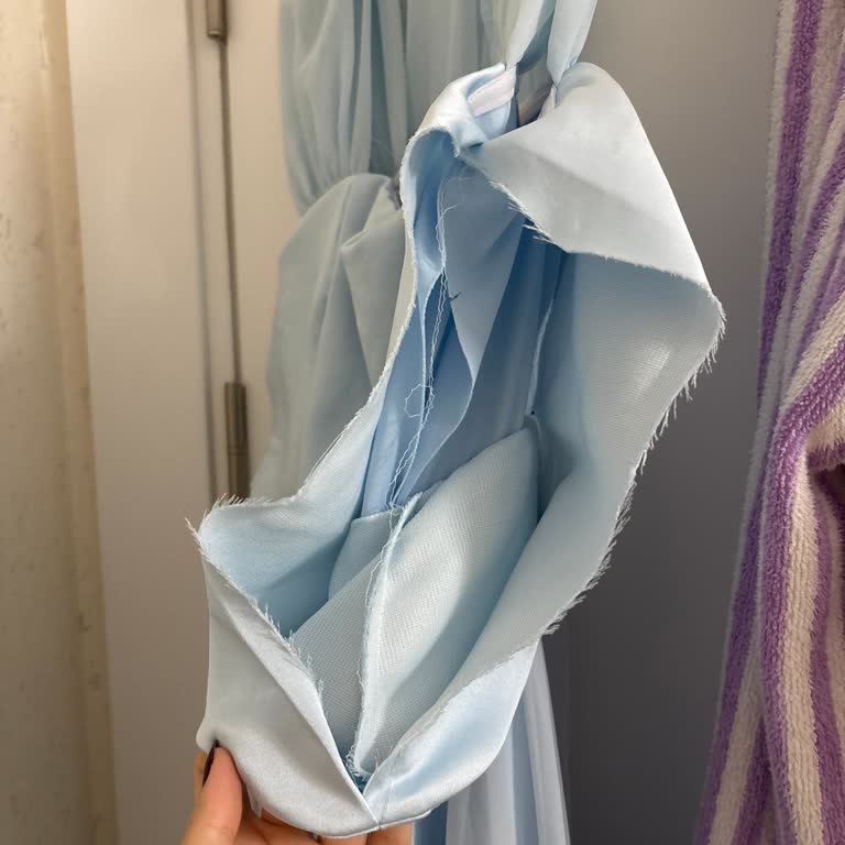 Yeni Alınan Elbisenin Kusurlu Ve Kullanılmış Gelmesi, Sonrasında Dikişlerinde Açılma