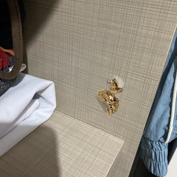 Esme Alışveriş Merkezi 5 Aydır Ne Mağazadan Ne De Müşteri Hizmetlerinden Herhangi Bir Çözüm Alamadım