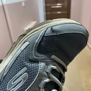 Kısa Sürede Deforme Olan Ayakkabı Ve İlgisiz Mağaza Deneyimi