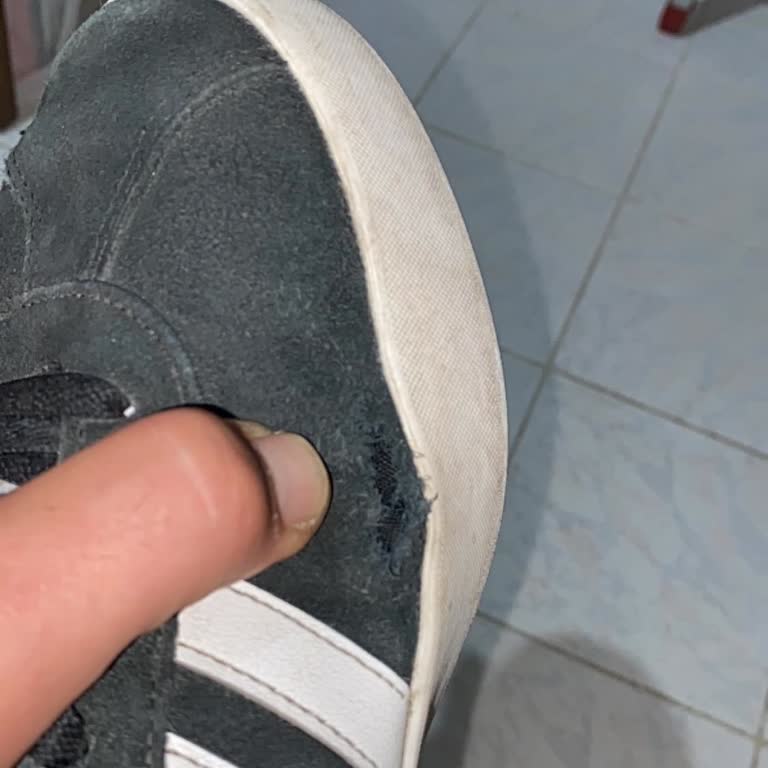 Garanti Süresi Dolmadan Yırtılan Ayakkabıya Ret Cevabı Mağdur Ediyor