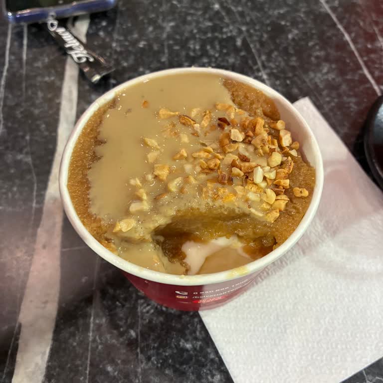 Helva Kutusunda Neredeyse Hiç Helva Yoktu Dondurma İle Doldurulmuştu