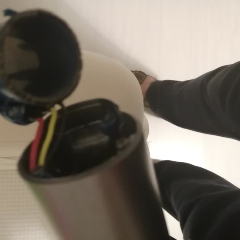 Philips Agua Plus 8000 Süpürgede Kırılan Motor Parçası Ve Çözümsüzlük